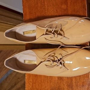 Louise et Cie Tan Patent Leather Lace Up Stacked Block Heel Oxford Shoes 9.